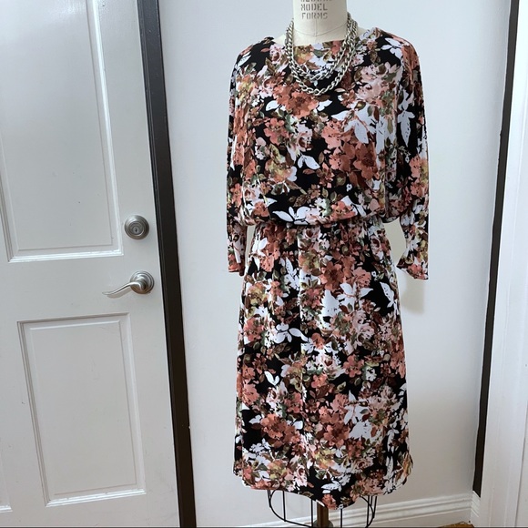 EllumiNation Cinched waist Printed Dress - Picture 3 of 6